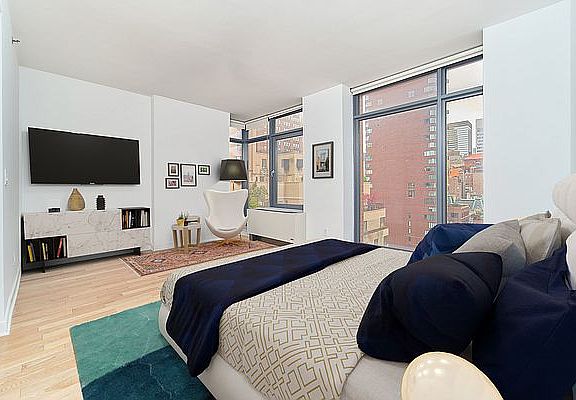 5th image of 49 E 34th St #14