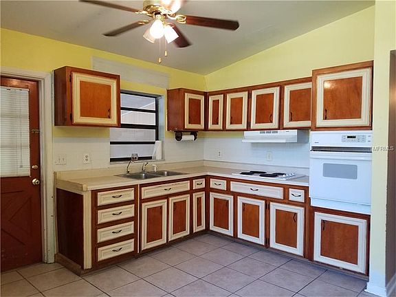 3rd image of 1022 Leisure Ave