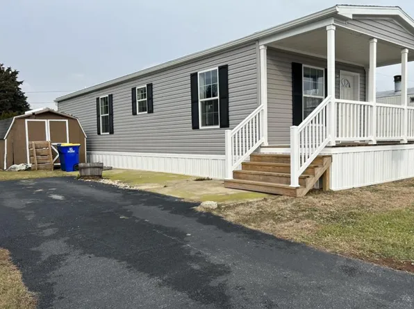 463 Brendon Dr, Leola, PA 17540