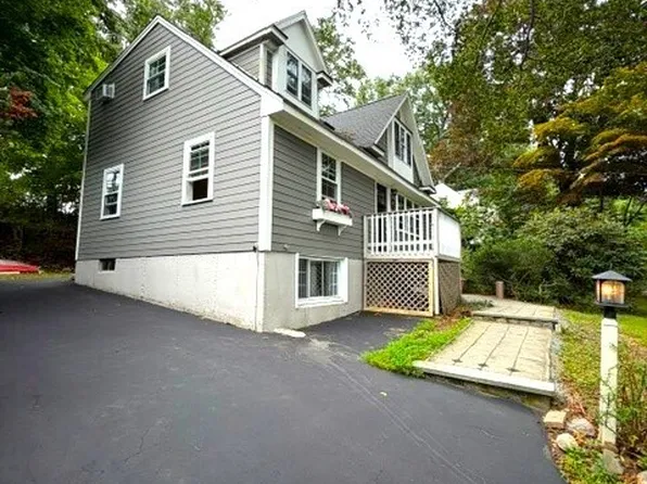 157 Samp Mortar Dr, Fairfield, CT 06824