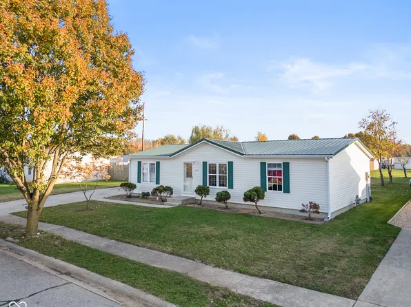 3373 Spring Valley Dr, Columbus, IN 47203