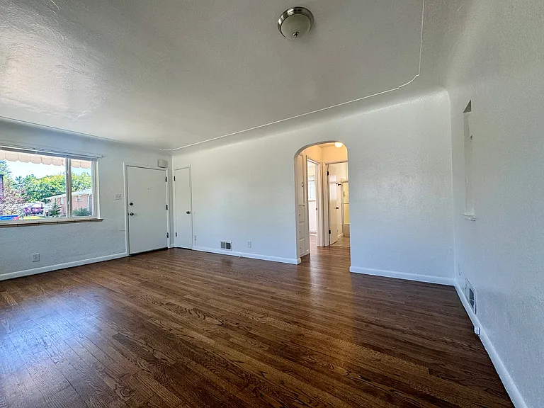 1925 W 39th Ave — Photo 14