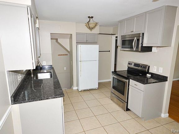 2nd image of 3219 N Wilson Ave