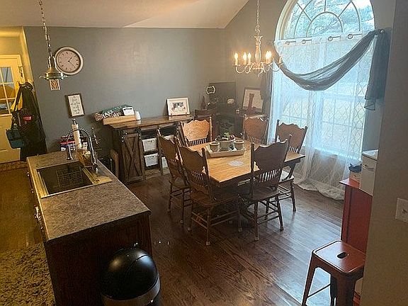 Dining room, kitchen to left