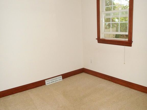 4th image of 2502 Powell Ave APT 1