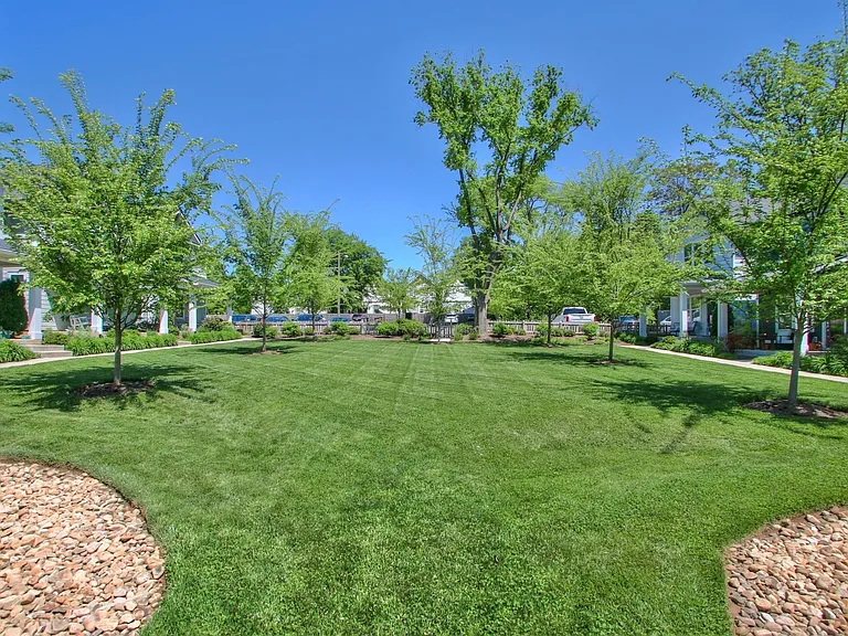 1125 Chester Ave #11 — Photo 28