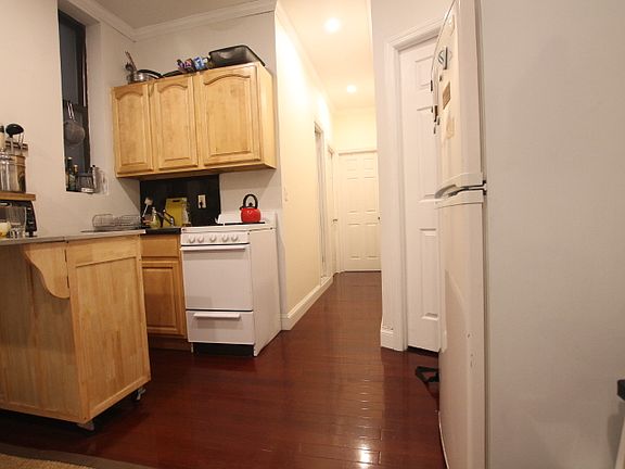 3rd image of 218 W 16th St APT 10