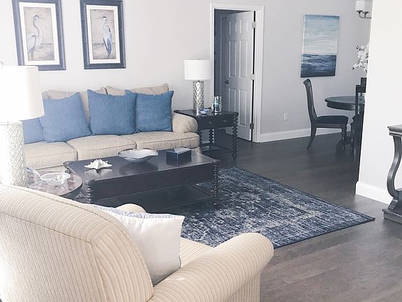 3rd image of 2079 Hovington Cir W
