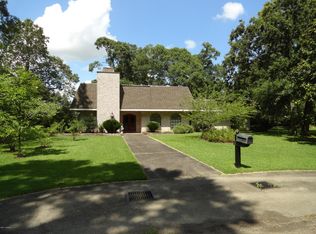 301 S Hollingsworth Dr, Abbeville, LA 70510