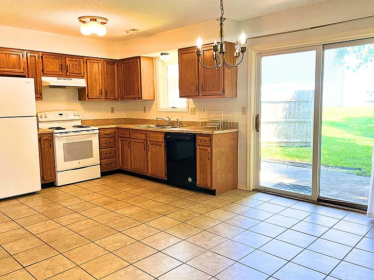 2509 Hollyhock Dr — Photo 12