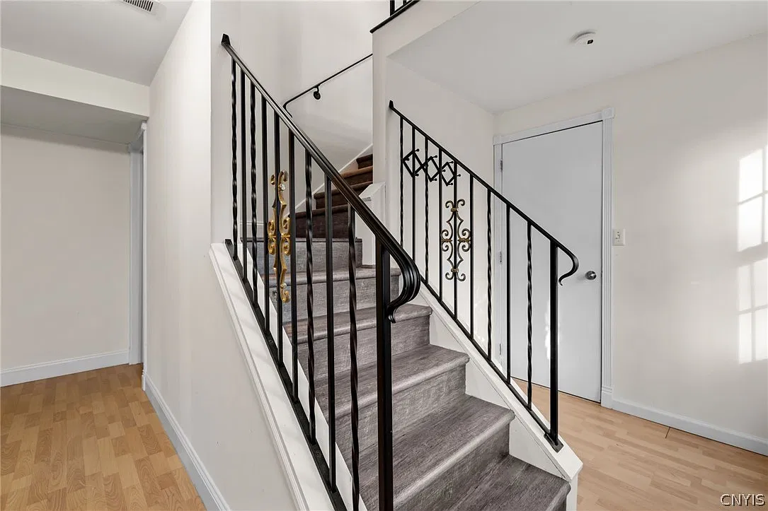 3 bed, 2.0 bath, 1664 sqft, $2,200 — Photo 4