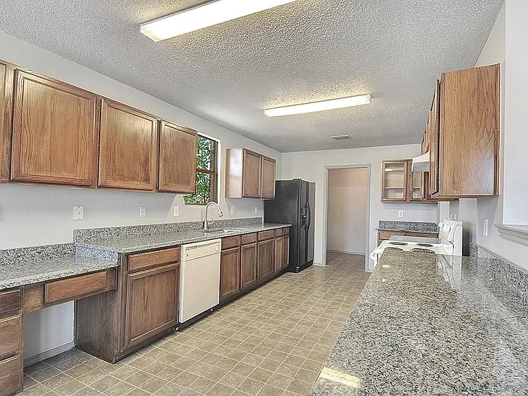 3327 Andalusian Dr — Photo 15