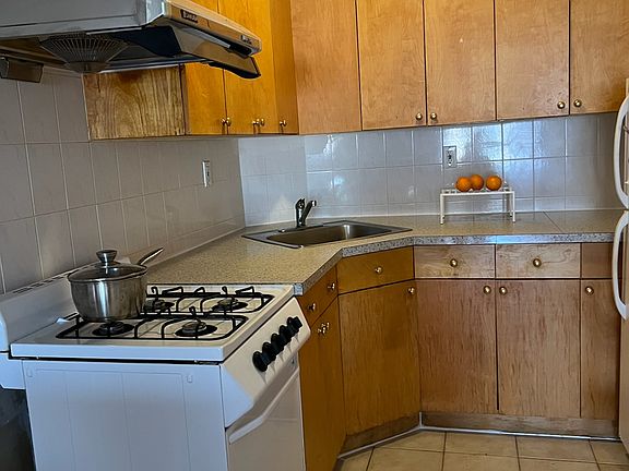 4th image of 2330 Broadway #3