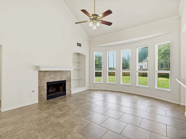 2033 Creole Dr — Photo 2