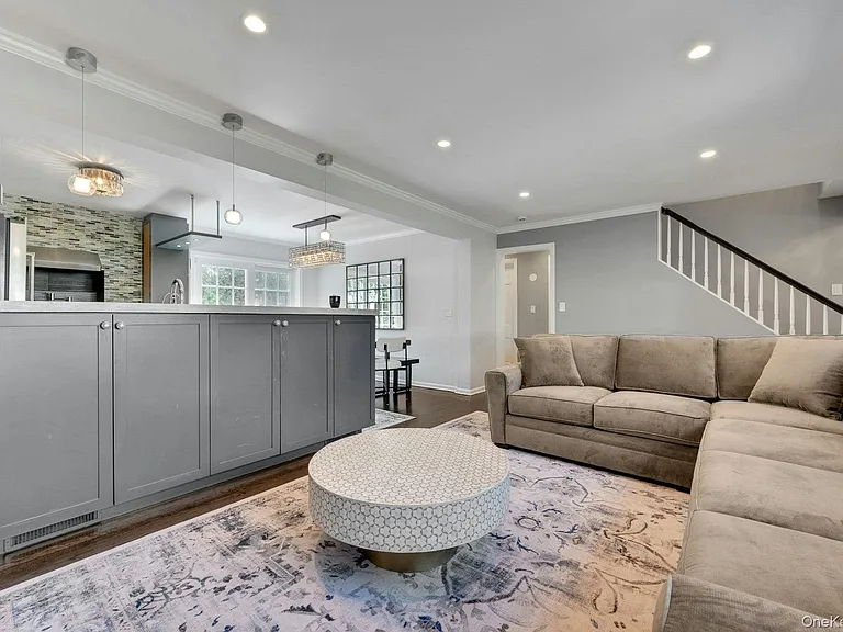 4 Lorraine Dr — Photo 7