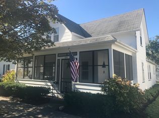 219 S Locust St, Genoa, IL 60135