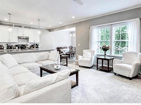 5th image of 380 Trinity Way