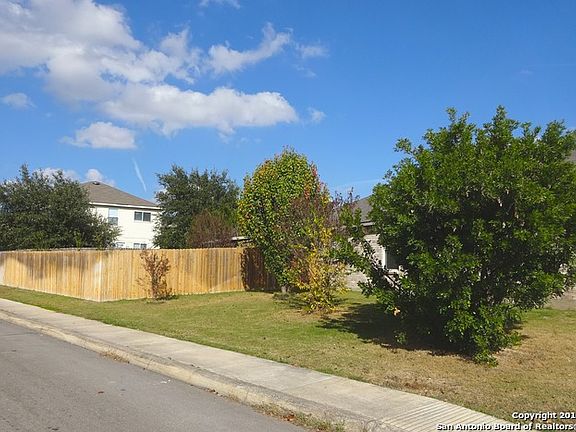 2nd image of 6111 Regent Clf