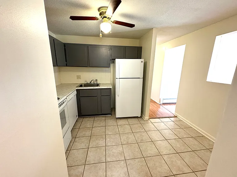 50L English Village Rd #201 — Photo 3