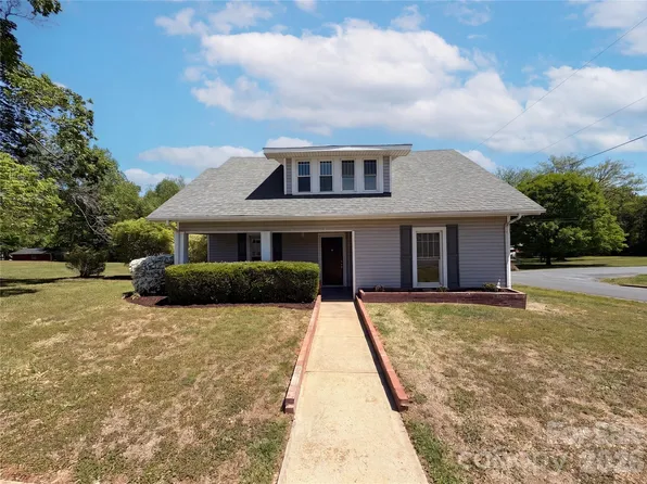 215 S Ferry Rd, New London, NC 28127