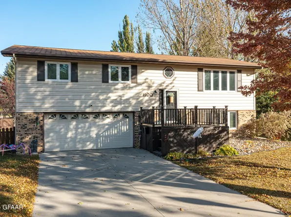 1900 7th Ave NW, East Grand Forks, MN 56721