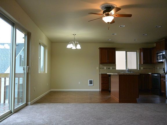 3rd image of 879 NE Tinkam Ct