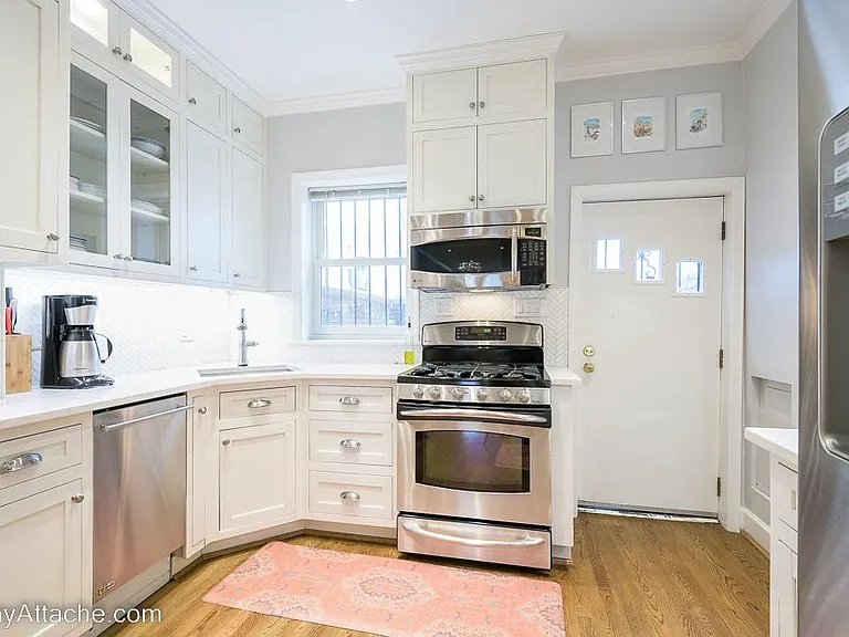 1421 Hopkins St NW — Photo 6