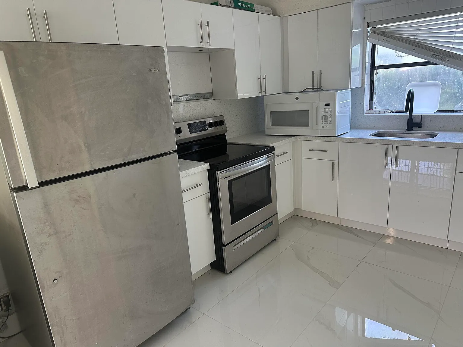 2 bed, 1.0 bath, 3754 sqft, $1,800 — Photo 3