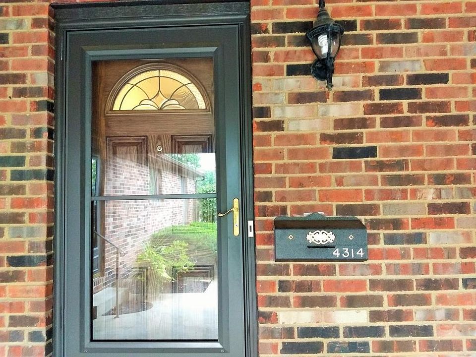 2nd image of 4314 Chaucer Ln