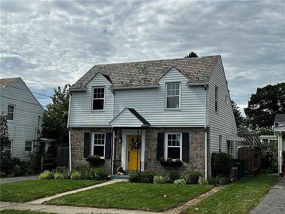 2nd image of 937 Elm St