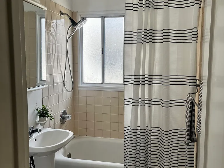 222 N Chevy Chase Dr #5 — Photo 7
