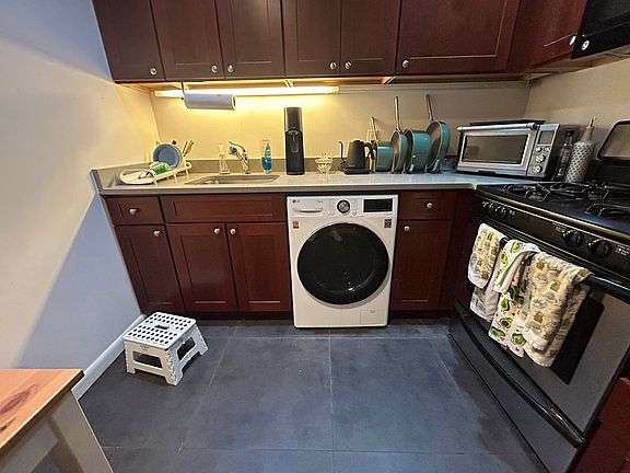 4th image of 91 2nd Ave APT 4F