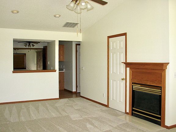 2nd image of 2002 Iron Horse Dr