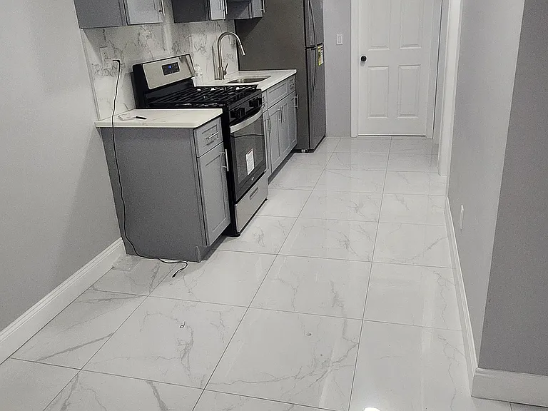 88th Ave — Photo 12