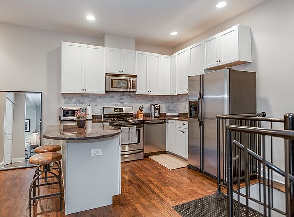 4th image of 1728 N Wilmot Ave APT 1W