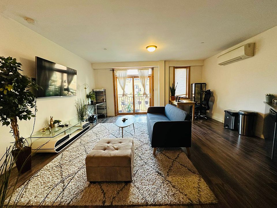 1st image of 360 S 4th St #4