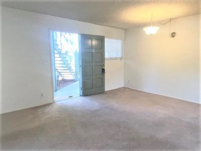 707 W Carrillo St #4 — Photo 2