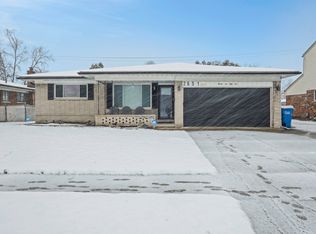 2651 Common Rd, Warren, MI 48092