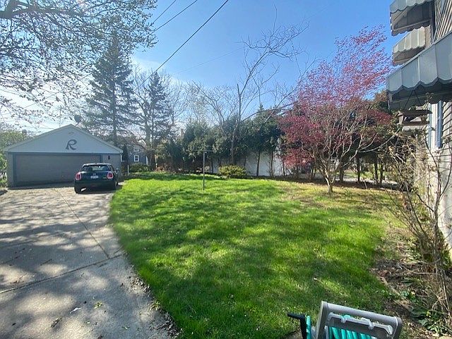 2nd image of 104 Parkside Ct