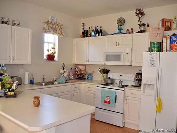 4th image of 10132 NW 7th St Unit 211