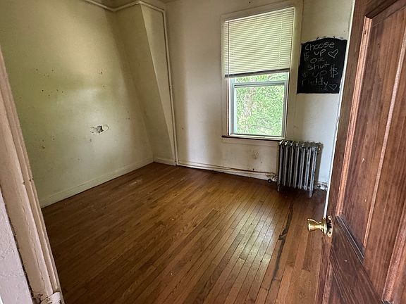 2nd image of 1710 W Waseca Pl
