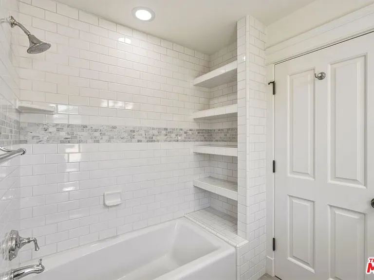 1633 Voorhees Ave — Photo 28