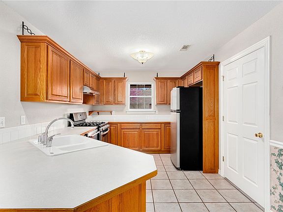 5th image of 219 Sundown Dr