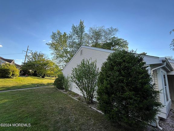 5th image of 935 Liverpool Circle #A