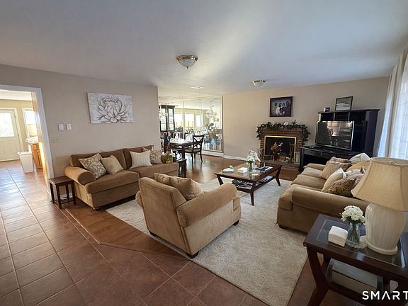 3rd image of 13 Hill Farm Road