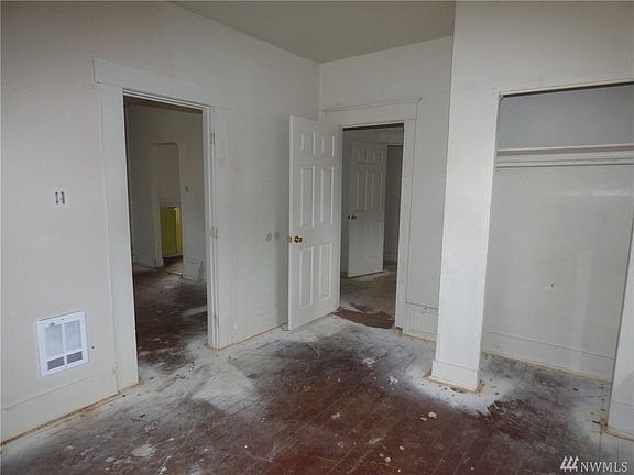 3rd image of 919 Cogean Ave