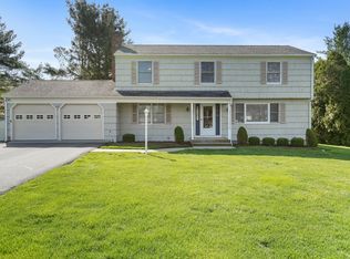 7 Far Horizons Dr, Bethel, CT 06801