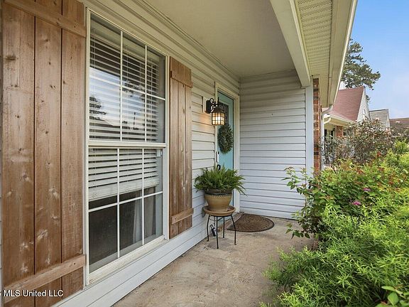 4th image of 111 Shadow Hill Dr