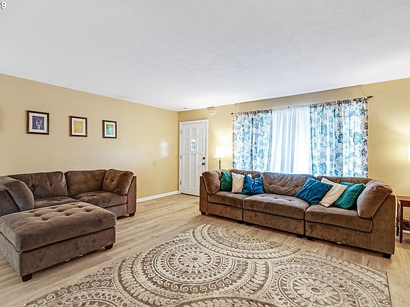5th image of 1364 N Manzanita St