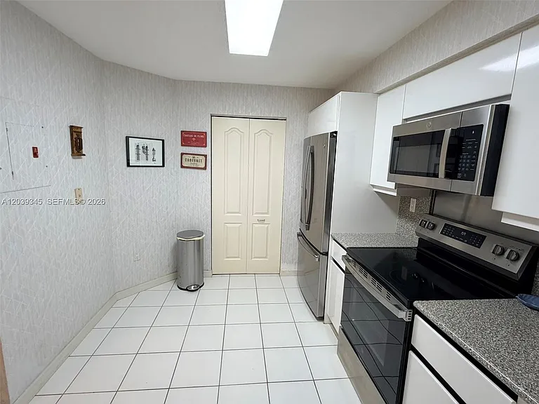 5757 Collins Ave #702 — Photo 34